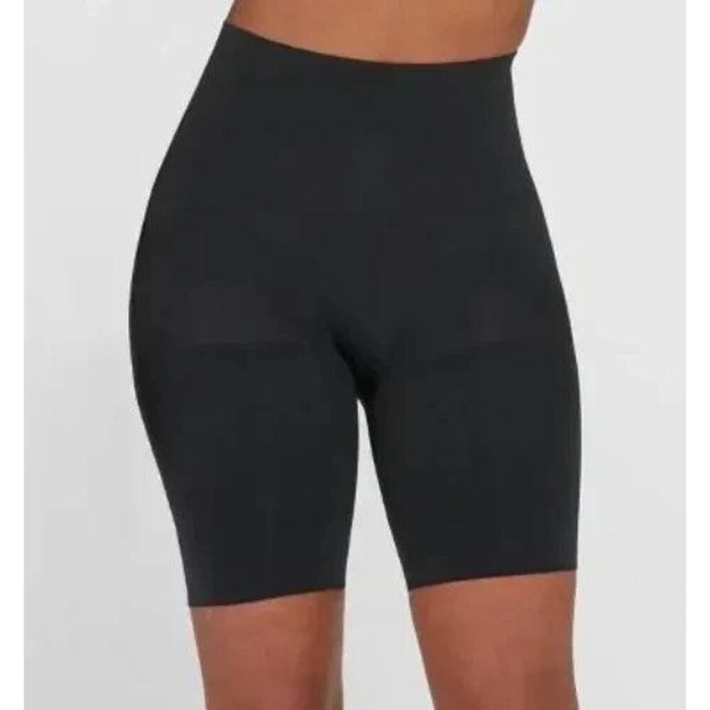 Spanx Sz M Very Black Shaping High Waisted Mid Thigh Short Style 10126R NWT